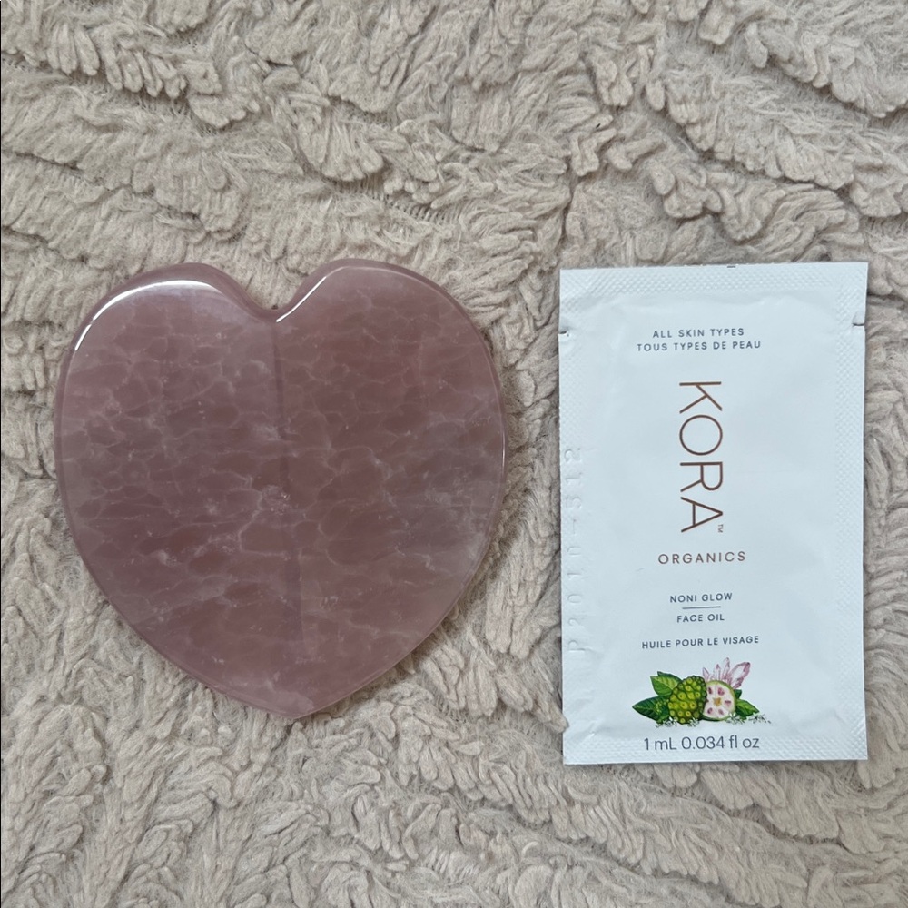 KORA Organics Rose Quartz Heart Facial Sculptor Pink Heart-Shaped Stone, New - Picture 12 of 16